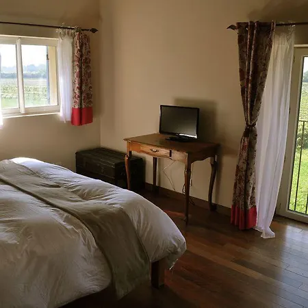 Bed & Breakfast Domaine Rouge-bleu *