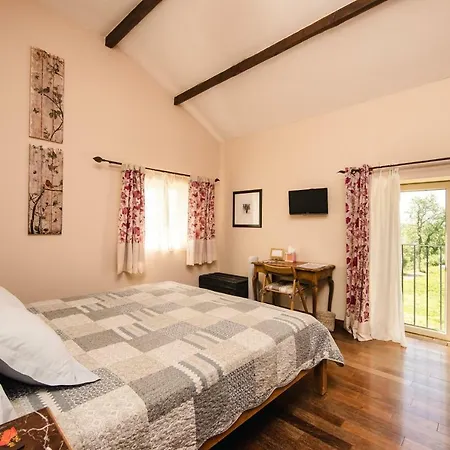 Domaine Rouge-bleu Bed & Breakfast